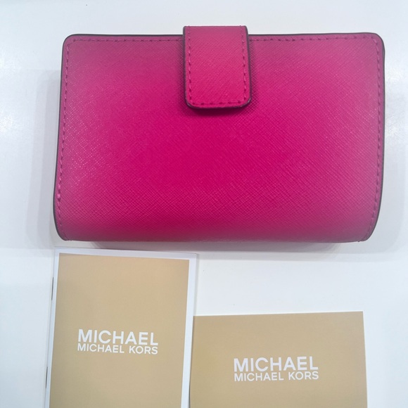 NWT. Michael Kors Medium Crossgrain Leather Wallet - Picture 2 of 5